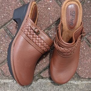 NEW Euro Soft by Sofft. Blakely Leather Mules